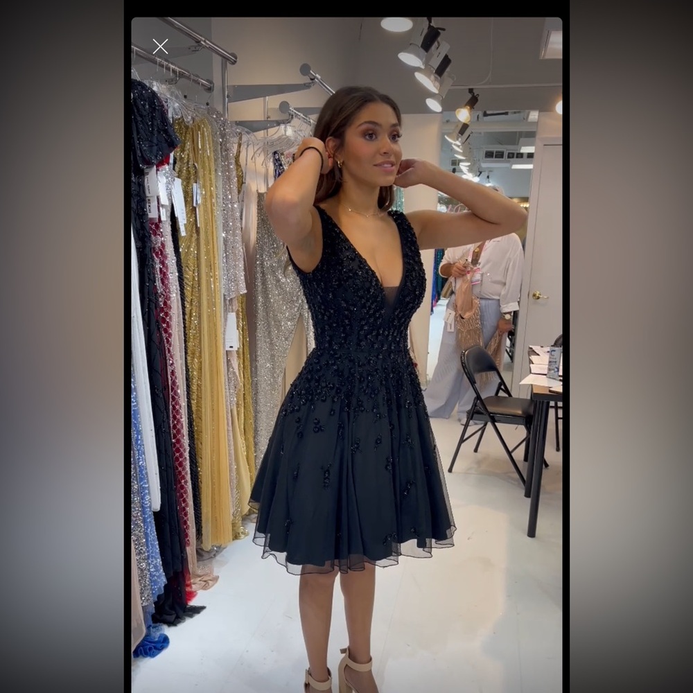 Super sweet short dress 🥁